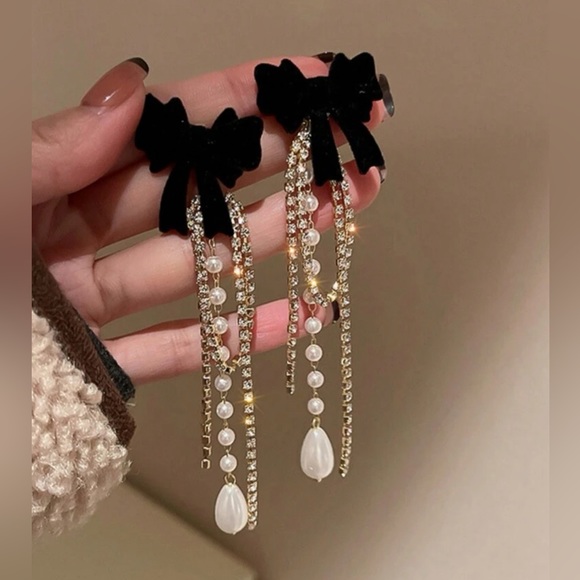 Nwt Bow Pearl and Diamond drop earrings - Picture 5 of 5